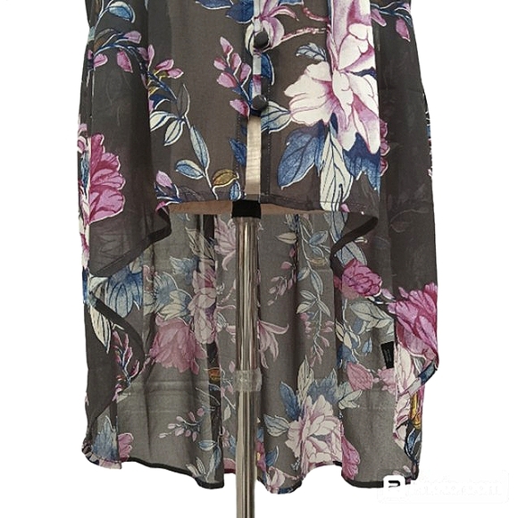 🎁 NWOT Torrid, Sheer, Hi-Lo Tunic. Elastic Waist, Short Sleeves, Fabric Buttons - Picture 7 of 16